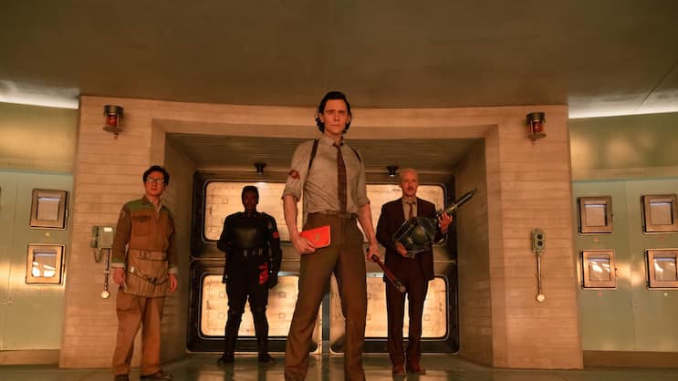 Führt Loki (Tom Hiddleston, M.) seine Mitstreiter ans Ziel?
