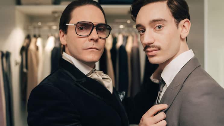 Die Liebe seines Lebens: Karl Lagerfeld (Daniel Brühl, l.) und Jacques de Bascher (Théodore Pellerin).