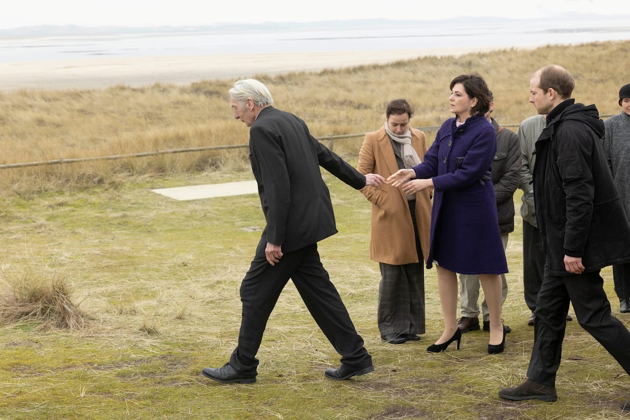 Ein Kind wurde geboren, daher muss jemand sterben. Der Opa des Babys springt freiwillig.