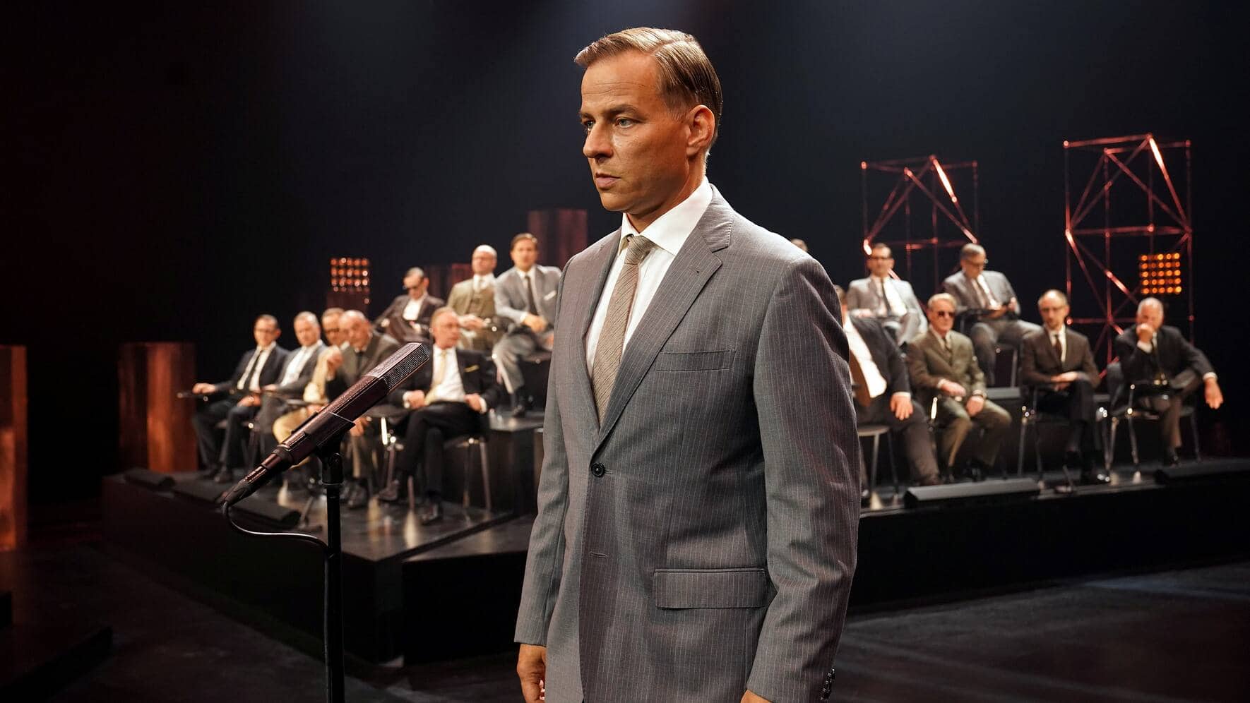 Tom Wlaschiha als Augenzeuge der industriellen Tötung in Auschwitz.